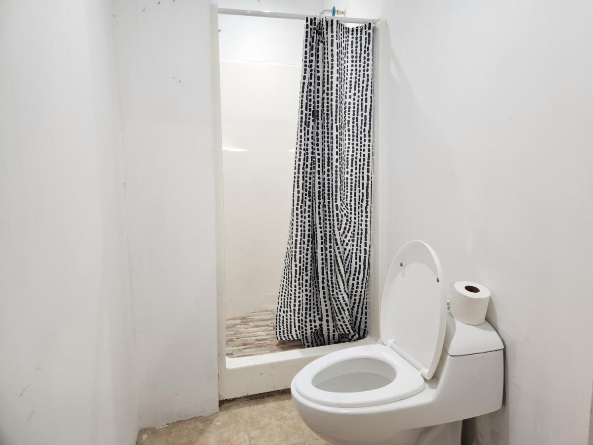 Wally World Inn Комаягуа Экстерьер фото