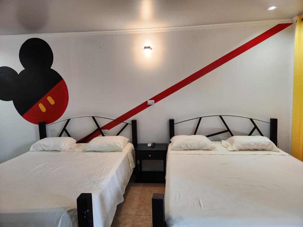 Wally World Inn Комаягуа Экстерьер фото