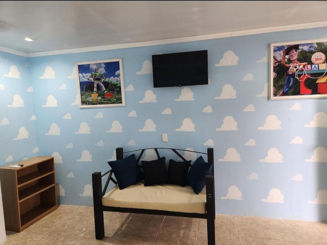 Wally World Inn Комаягуа Экстерьер фото