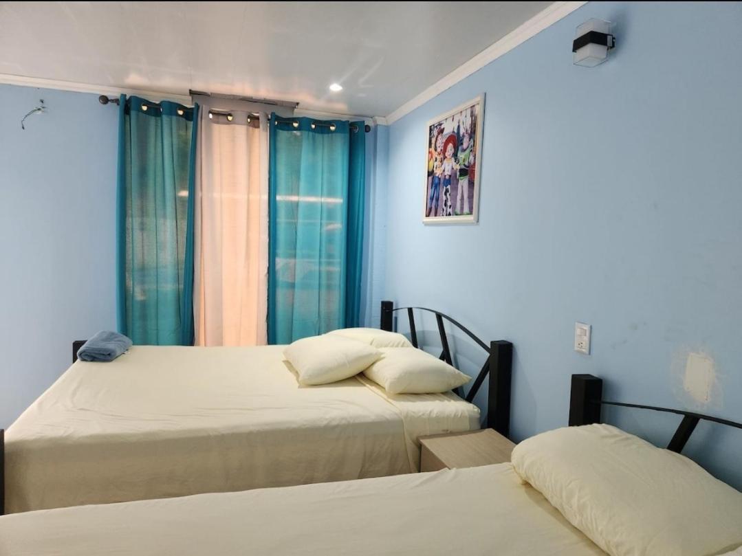 Wally World Inn Комаягуа Экстерьер фото