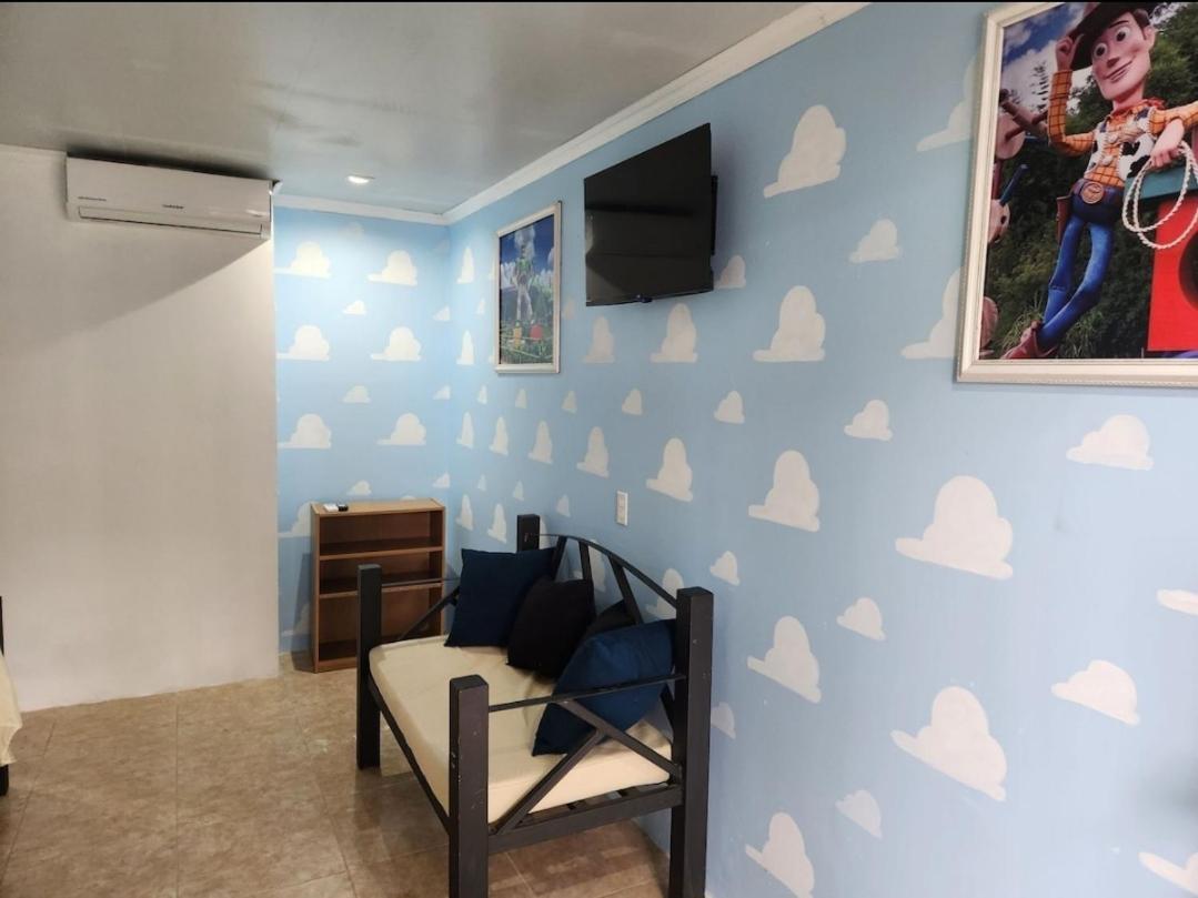 Wally World Inn Комаягуа Экстерьер фото